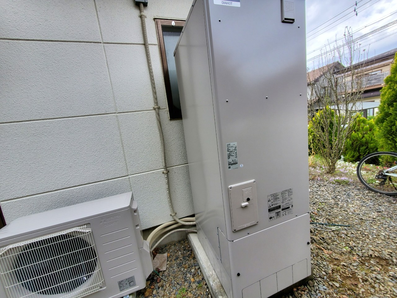 群馬県安中市三菱電機家庭用自然冷媒CO2ヒートポンプ給湯機 